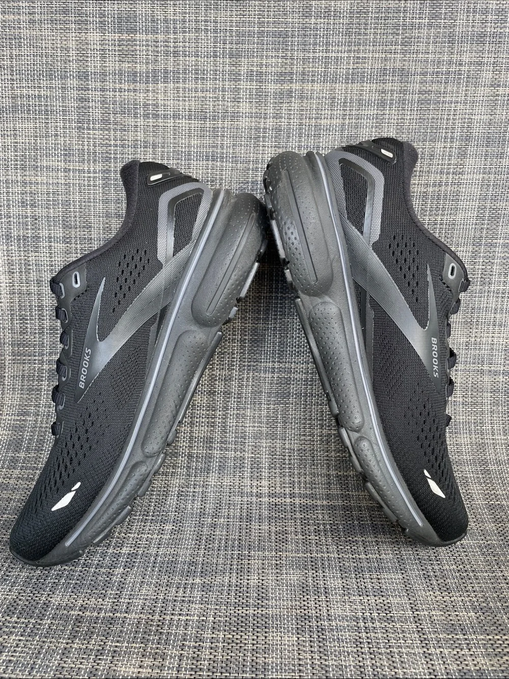 Brooks Women's Ghost 15 GTX Black Running Shoes Athletic Trainers size 6